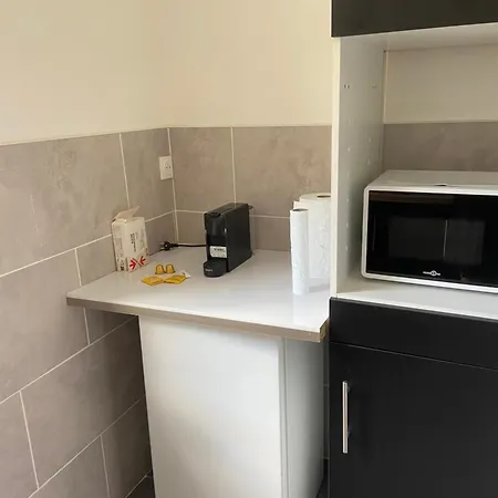 Apartment Iago City,appartement Spacieux 2 Chambres, Hyper Centre, Aeroport Et Gare A Proximite *