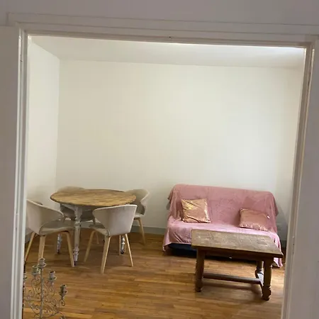 Apartment Iago City,appartement Spacieux 2 Chambres, Hyper Centre, Aeroport Et Gare A Proximite