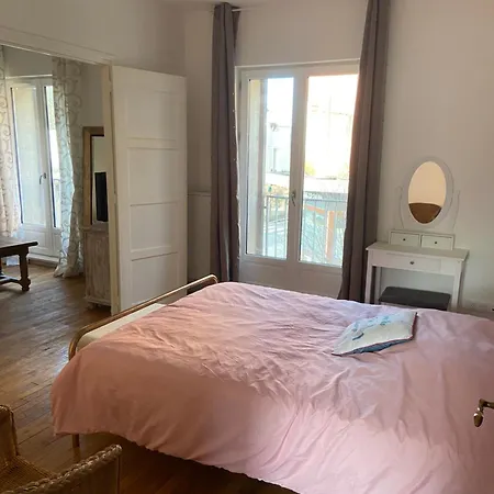 Apartment Iago City,appartement Spacieux 2 Chambres, Hyper Centre, Aeroport Et Gare A Proximite *