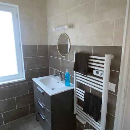 Apartment Iago City,appartement Spacieux 2 Chambres, Hyper Centre, Aeroport Et Gare A Proximite