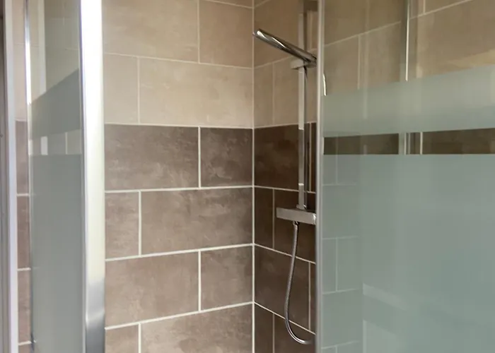 Apartment Iago City,appartement Spacieux 2 Chambres, Hyper Centre, Aeroport Et Gare A Proximite