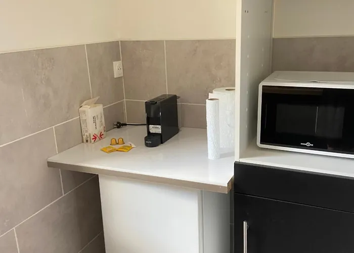 Apartment Iago City,appartement Spacieux 2 Chambres, Hyper Centre, Aeroport Et Gare A Proximite *