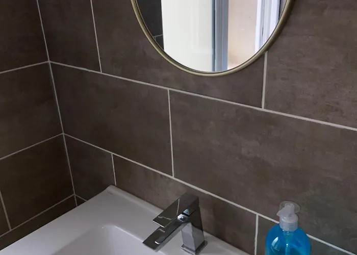 Apartment Iago City,appartement Spacieux 2 Chambres, Hyper Centre, Aeroport Et Gare A Proximite *