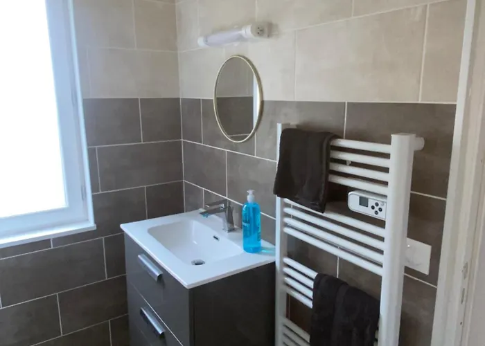 Apartment Iago City,appartement Spacieux 2 Chambres, Hyper Centre, Aeroport Et Gare A Proximite