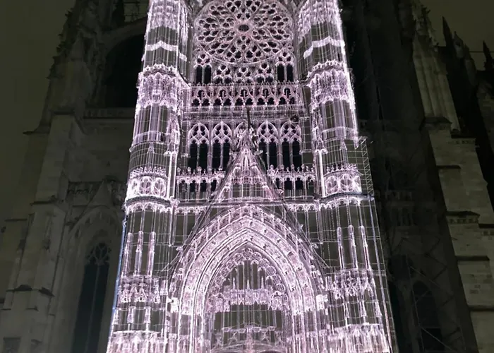 Iago City,appartement Spacieux 2 Chambres, Hyper Centre, Aeroport Et Gare A Proximite